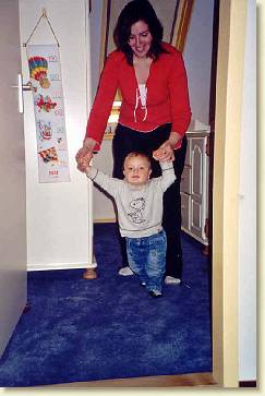 20050807-01 Wandelen met mama